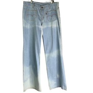 Levi’s Women Lightwash w/ Bleaching Unique Retro Style Flare Bottom Jean Size 13
